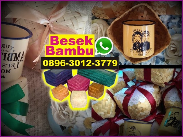 menghias besek bambu